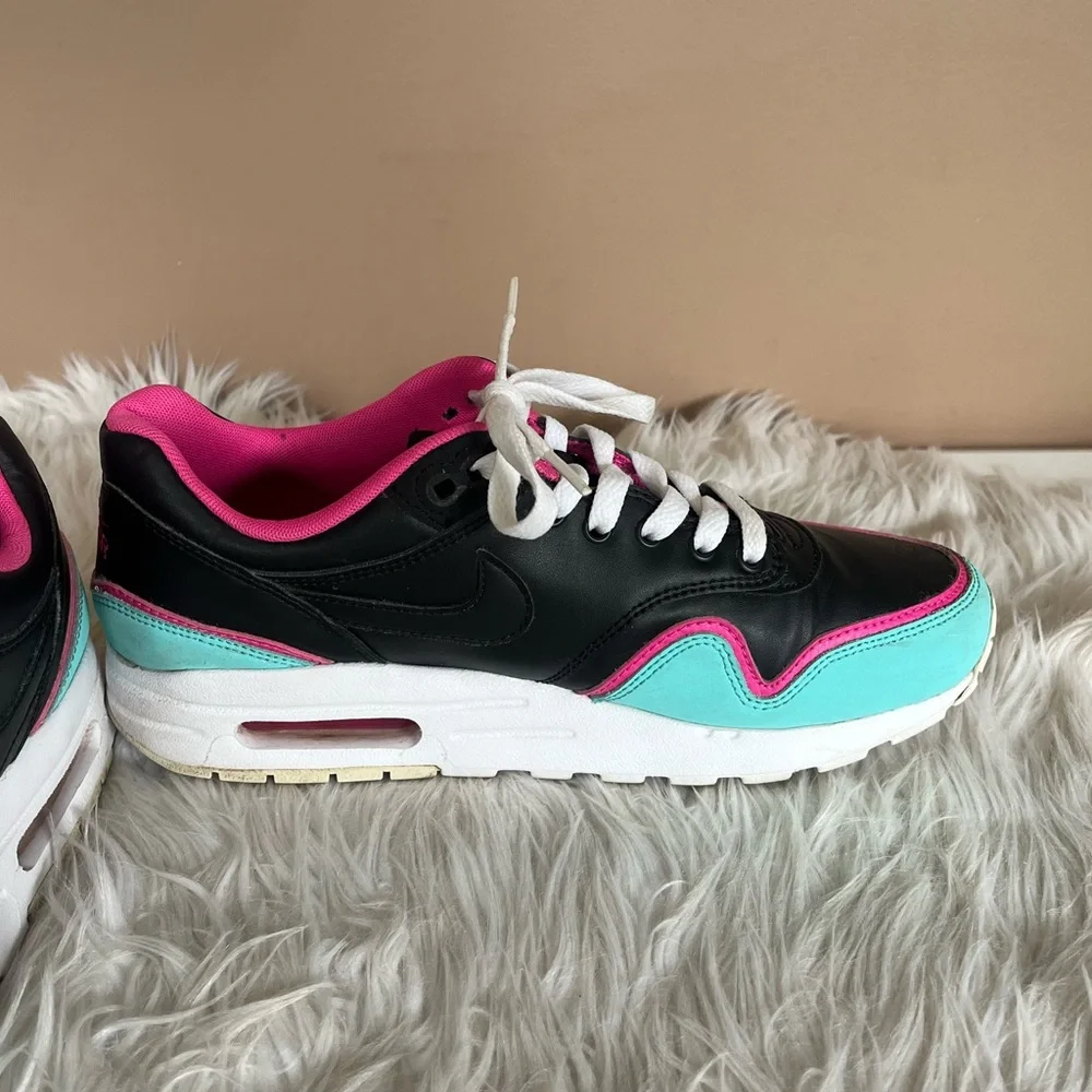 {Nike} Air Max Sneaker South Beach Edition - Size Youth 7